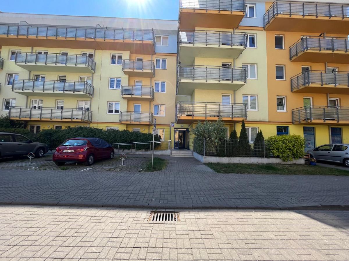 Apartament Z Garazem I Ogrodem Колобжег Экстерьер фото